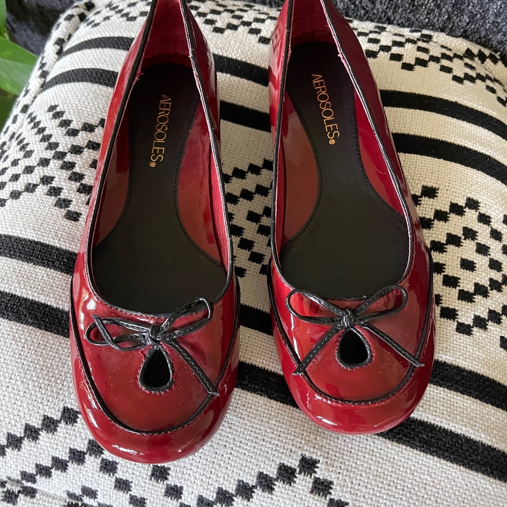 AEROSOLES Red Flats with Black Accents